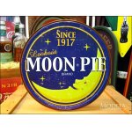 画像: ブリキ看板 Moon Pie 丸型看板 ムーンパイ